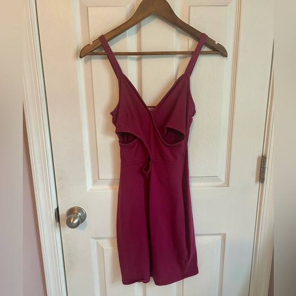 Elegant Berry Pink Sleeveless Dress - Picture 2 of 3